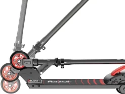 Razor - El Løbehjul - Turbo A - Sort Rød -Legetøjsverden razor elektrisk loebehjul turbo a sort 545483 3