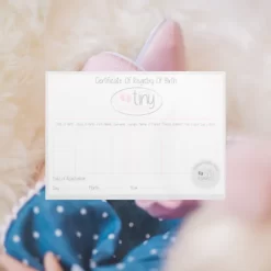 Tiny Treasures - Dukke Med Lyd - Blond Hår Med Blå Kjole 13 Tiny Treasures - Dukke Med Lyd - Blond Hår Med Blå Kjole -Legetøjsverden tiny treasures grine dukke 539433 6